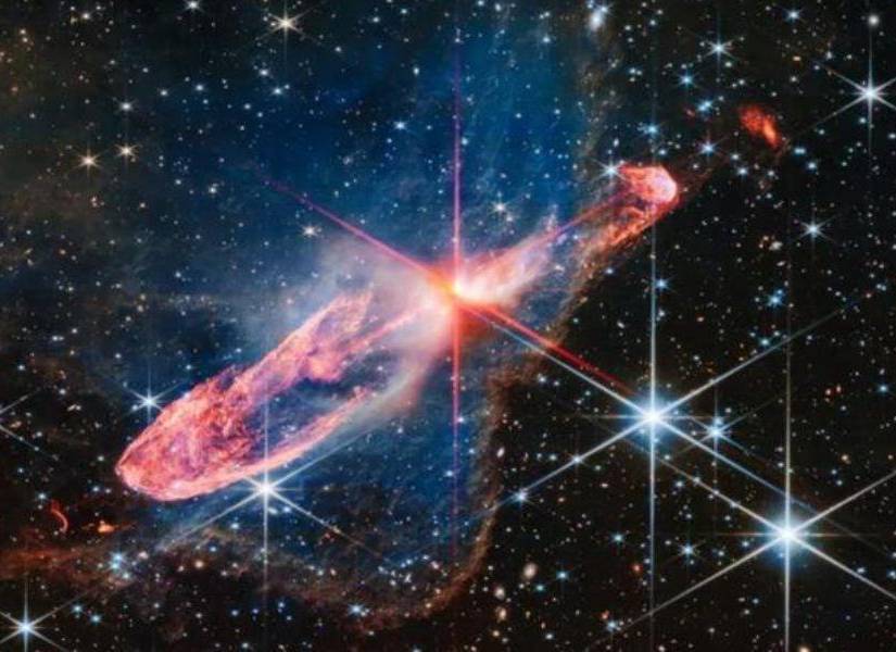 Estrellas jóvenes llamadas Herbig-Haro 46/47, encontradas a 1.470 años luz de distancia en la constelación de Vela dentro de la galaxia de la Vía Láctea.