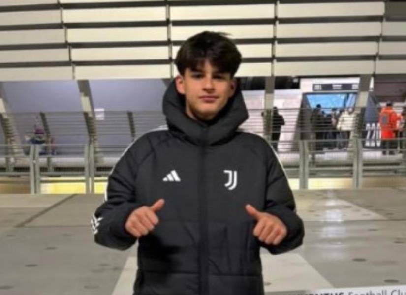 Napoleón Mateo Freire Vasiliauskaite está atajando en la Juventus.