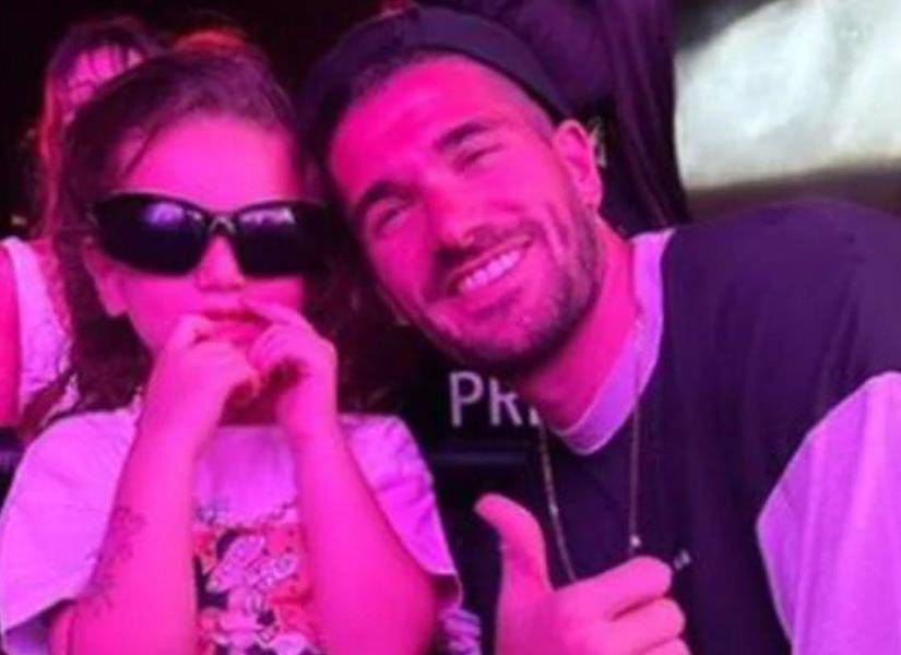 La hija de Rodrigo De Paul, Francesca, en el concierto de Stoessel.