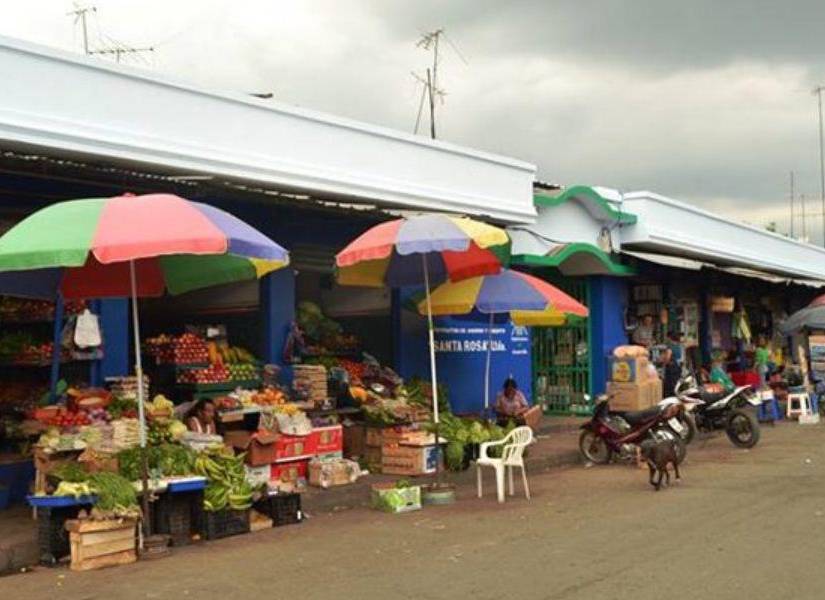 Exteriores del mercado La Dolorosa en el cantón Milagro en una imagen de archivo.