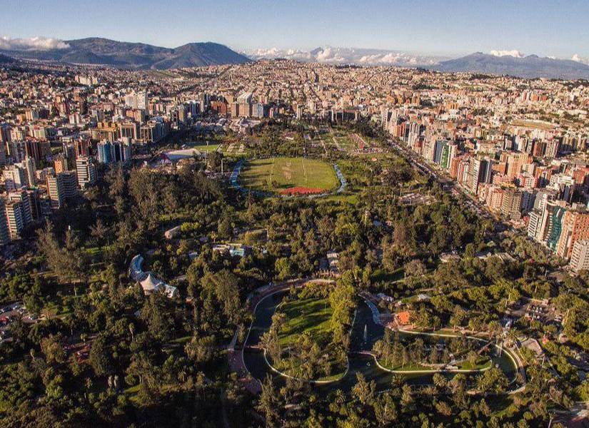 Imagen aérea del Parque La Carolina, uno de los más grandes con los que cuenta la ciudad capital de los ecuatorianos, Quito.