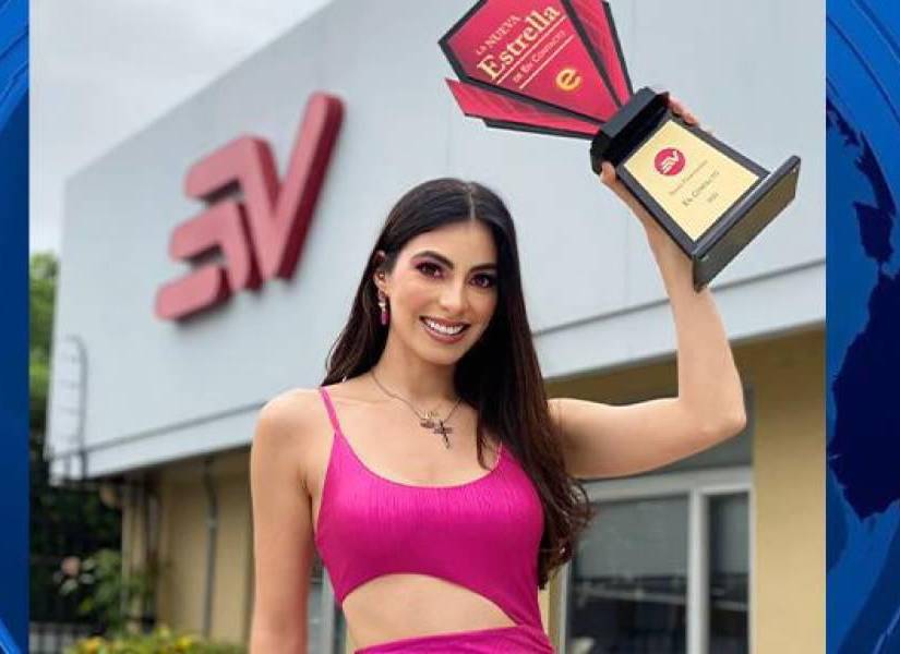 Virginia Limongi con el premio de La nueva estrella de En Contacto.