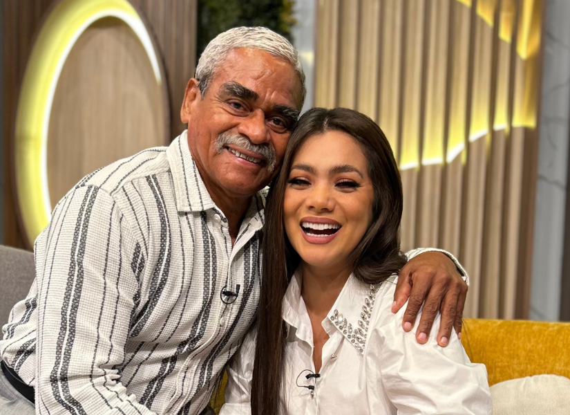 Doras West junto a su padre en una imagen de archivo.