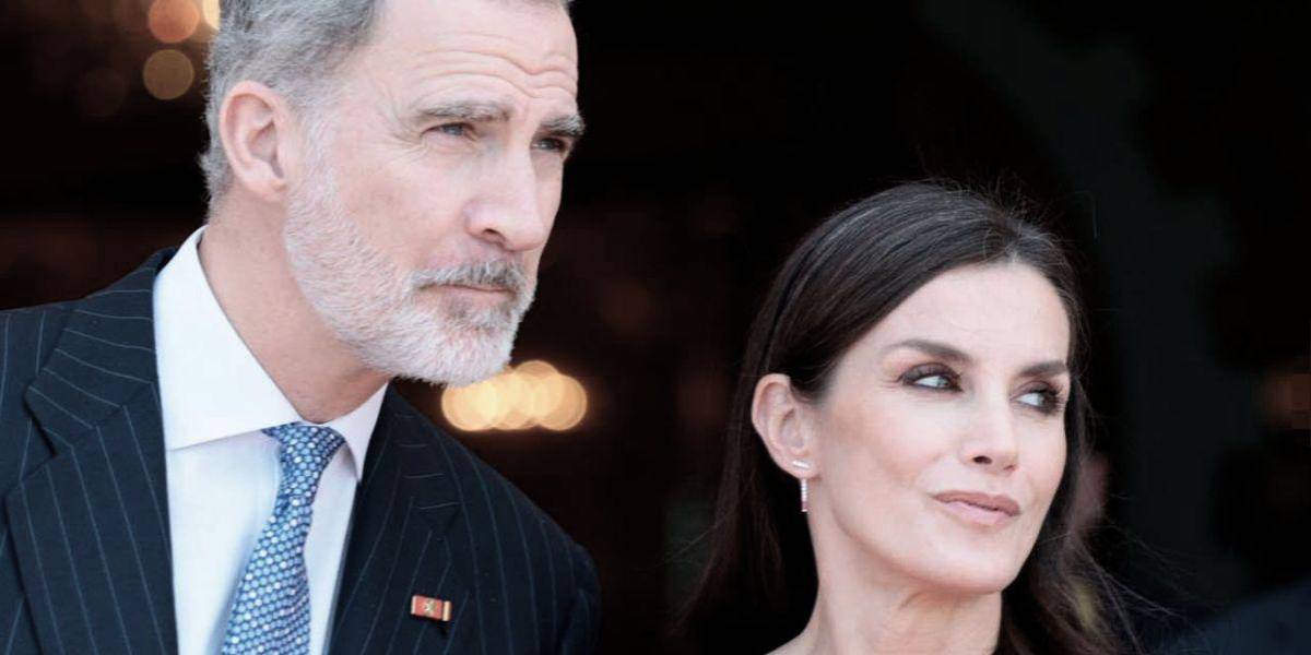 El último viaje del rey Felipe sin Letizia que sacude a la prensa española: No supimos que era él hasta que entró por la puerta