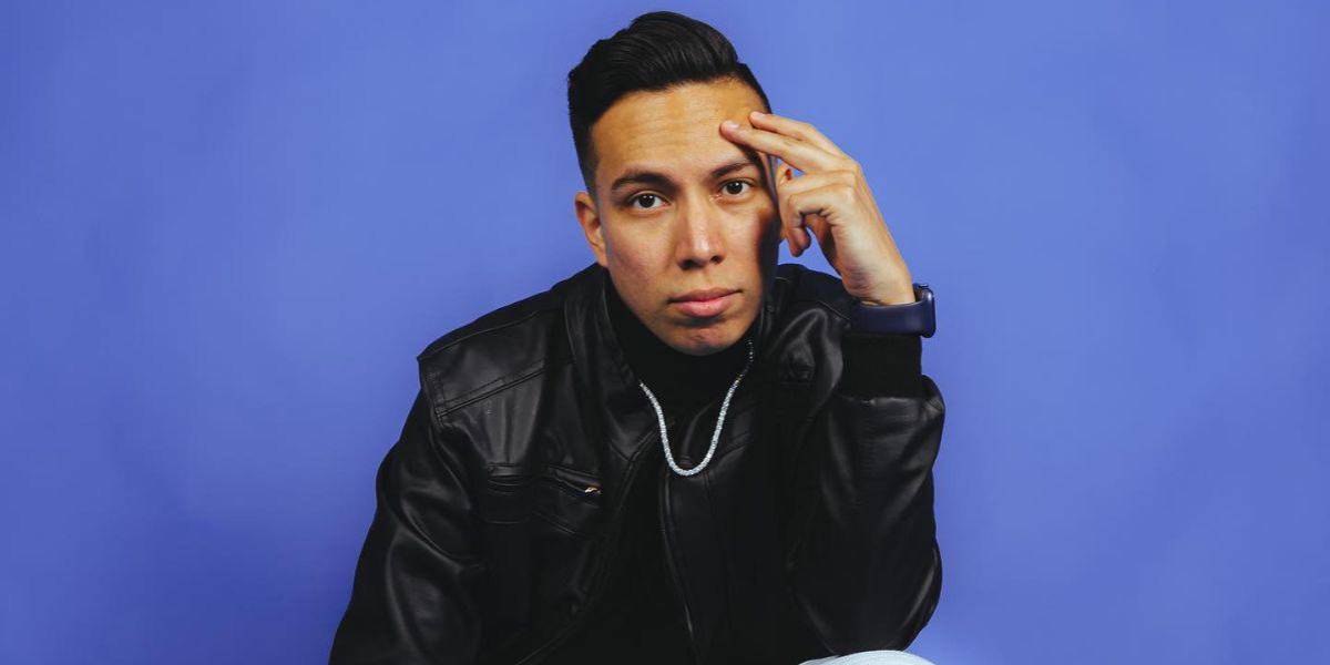 Álex Vizuete se fue del país, pero lo que llamó la atención fue la persona que lo acompañó en el aeropuerto