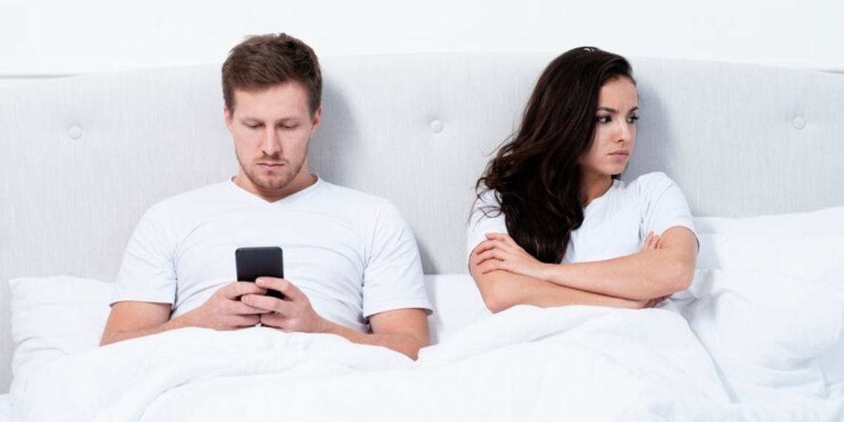 Las señales que podrían alertarte de que tu pareja es infiel, según la psicología