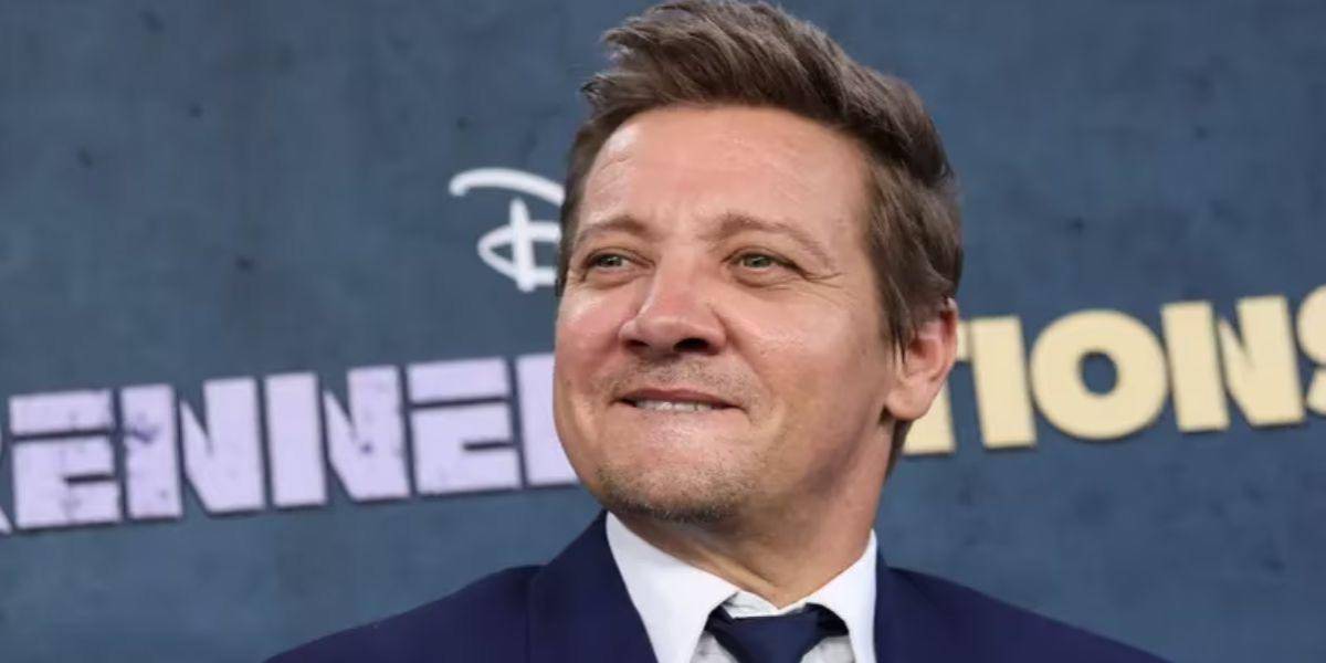 La primera aparición de Jeremy Renner en la alfombra roja luego de haber estado al borde de la muerte