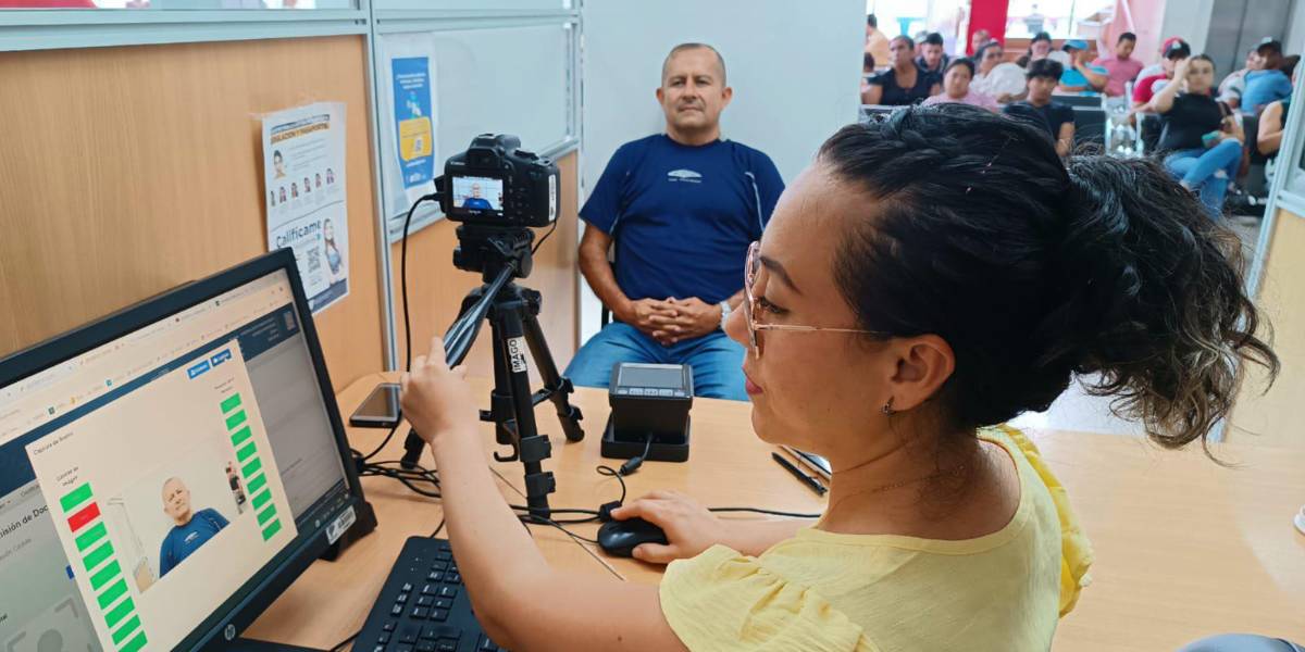 Entre largas filas y reclamos, 41 mil ciudadanos obtuvieron su cédula este fin de semana