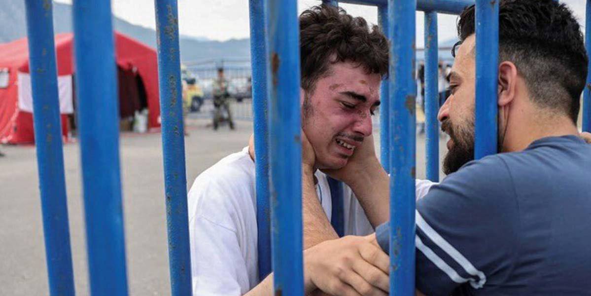 Grecia: emotivo reencuentro entre dos hermanos tras el naufragio de migrantes