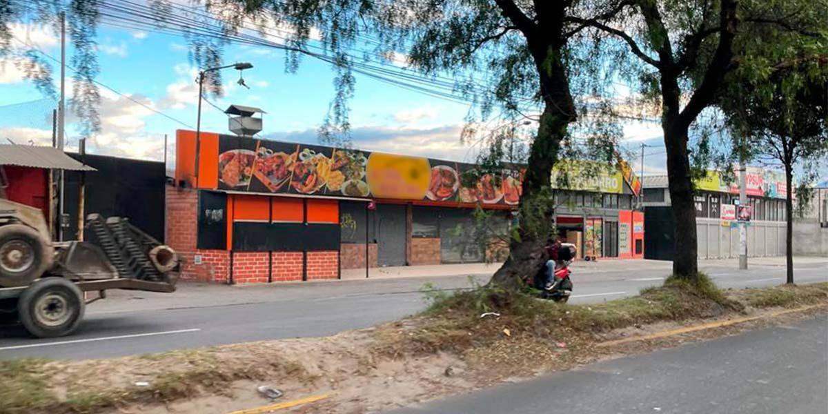 Quito: a los delincuentes no les importó que había gente en el restaurante y dispararon, cuenta testigo de ataque armado