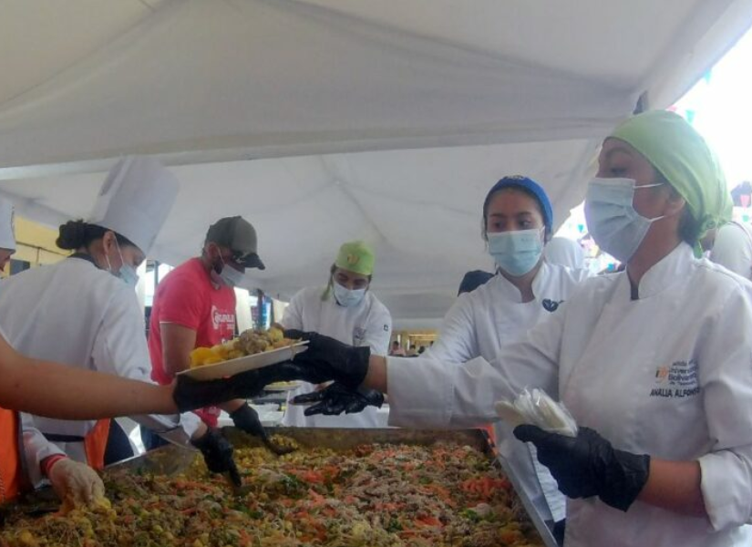 La ensalada de cangrejo más grande del mundo en una imagen de archivo.