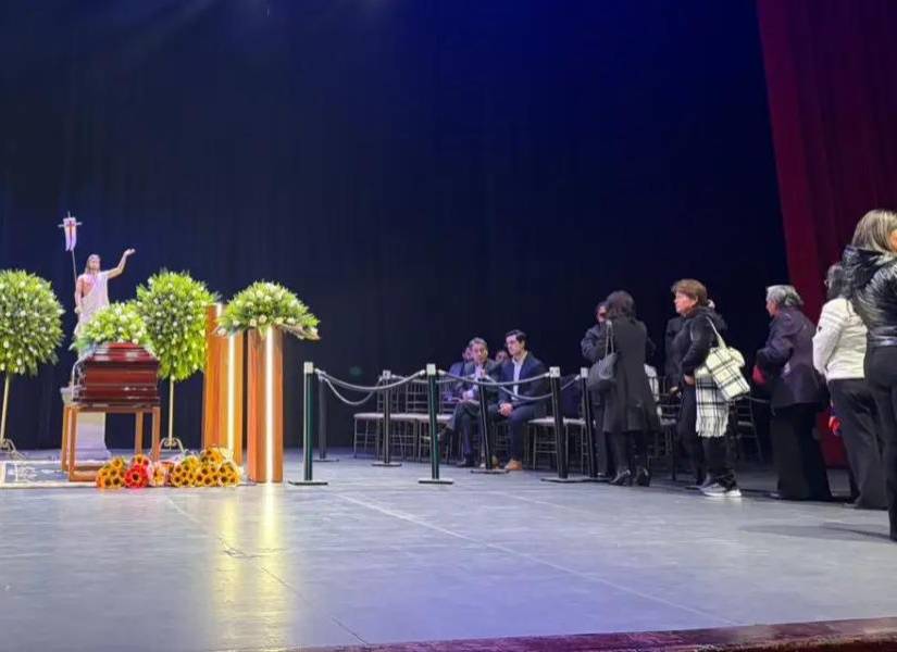 El cuerpo de Paulina Tamayo está siendo trasladado a la Básilica del Voto Nacional.