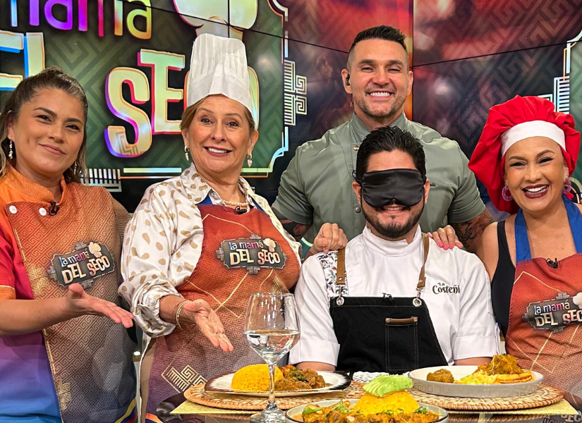 José Urrutia junto al elenco de La Mamá del Seco en una imagen de archivo.