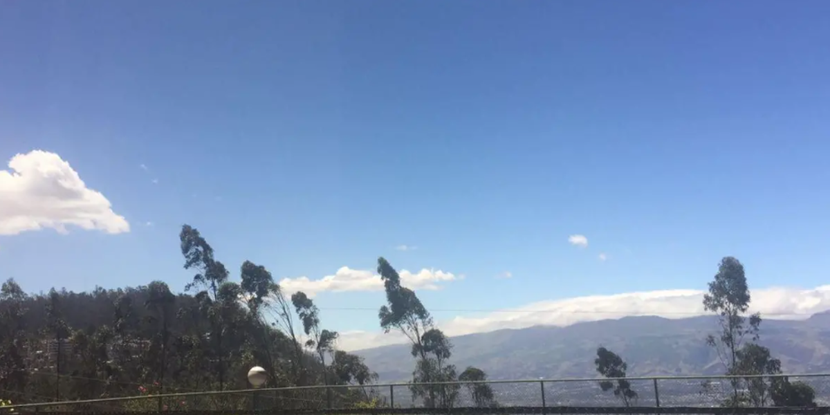 Clima del 22 de octubre: Radiación extrema y fuertes vientos en la Sierra