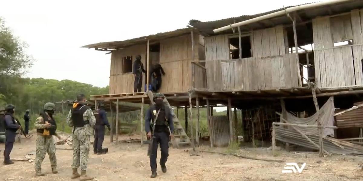 Armada destruye guaridas del narcotráfico en operativos en el Golfo de Guayaquil