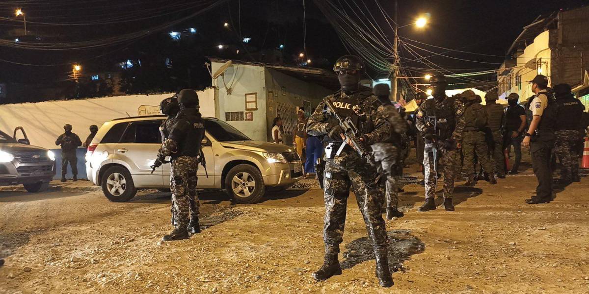 Violencia en Esmeraldas: ataques armados, vehículos incinerados y dos heridos se registraron la noche del viernes