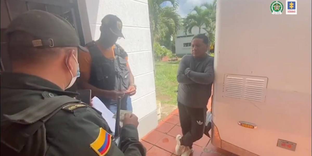 Capturan a dos ecuatorianos por vender armas a disidencias de las FARC