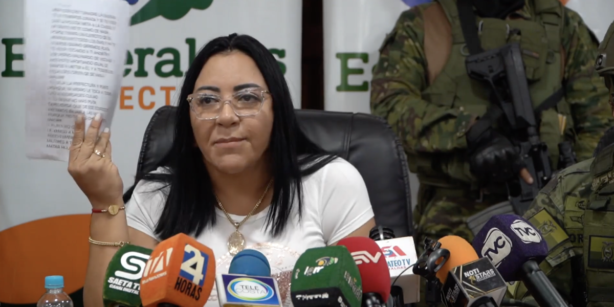 Periodista denunciado por prefecta de Esmeraldas teme por su vida y la responsabiliza por su seguridad