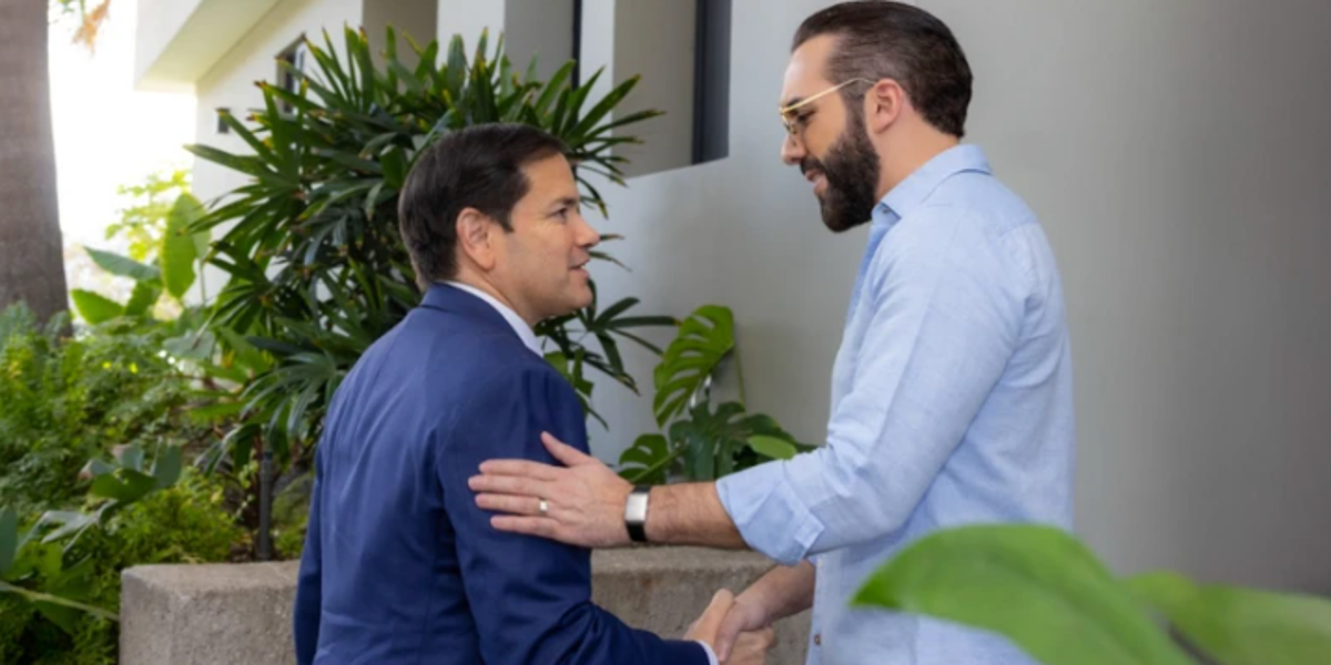 Bukele acuerda con EE. UU. aceptar deportados de otras nacionalidades, incluidos “criminales peligrosos” en prisión