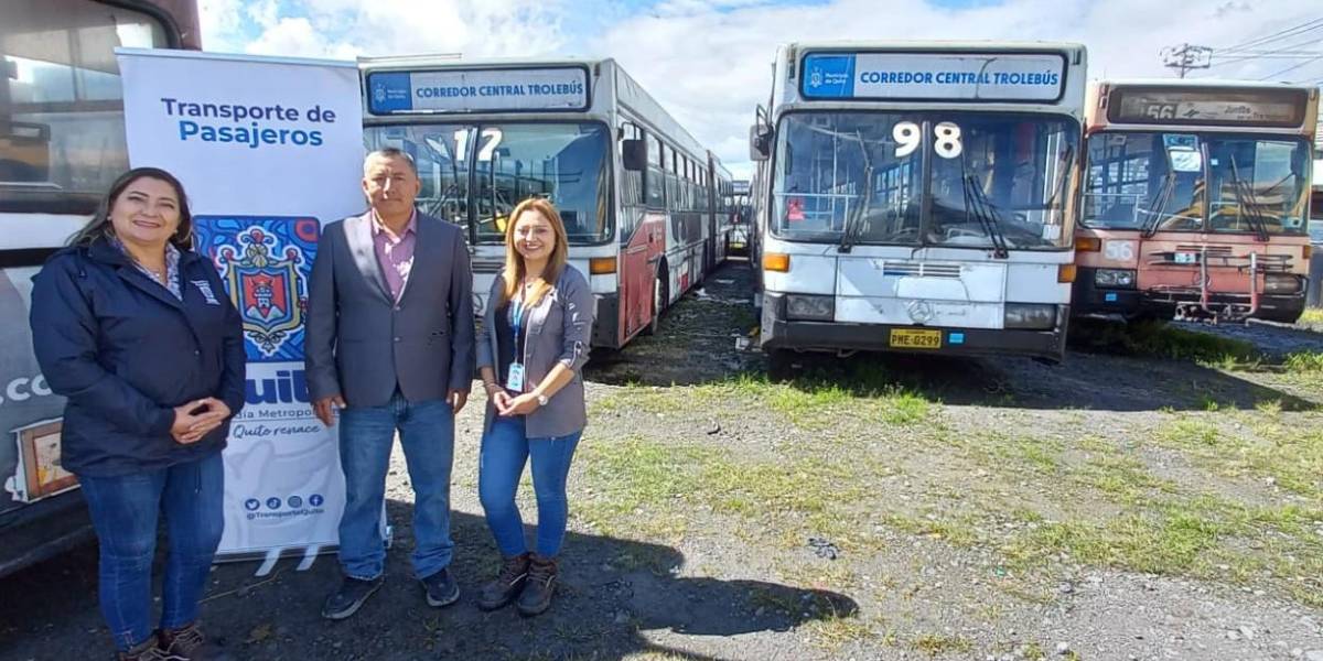 Dos trolebuses inactivos fueron donados para que sirvan como alojamiento social en La Maná