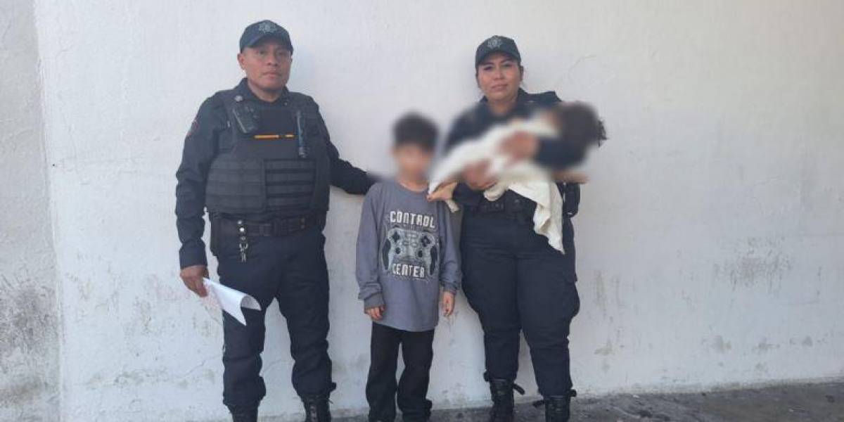 Encontraron a dos niños tras unas rejas en Nuevo León, México