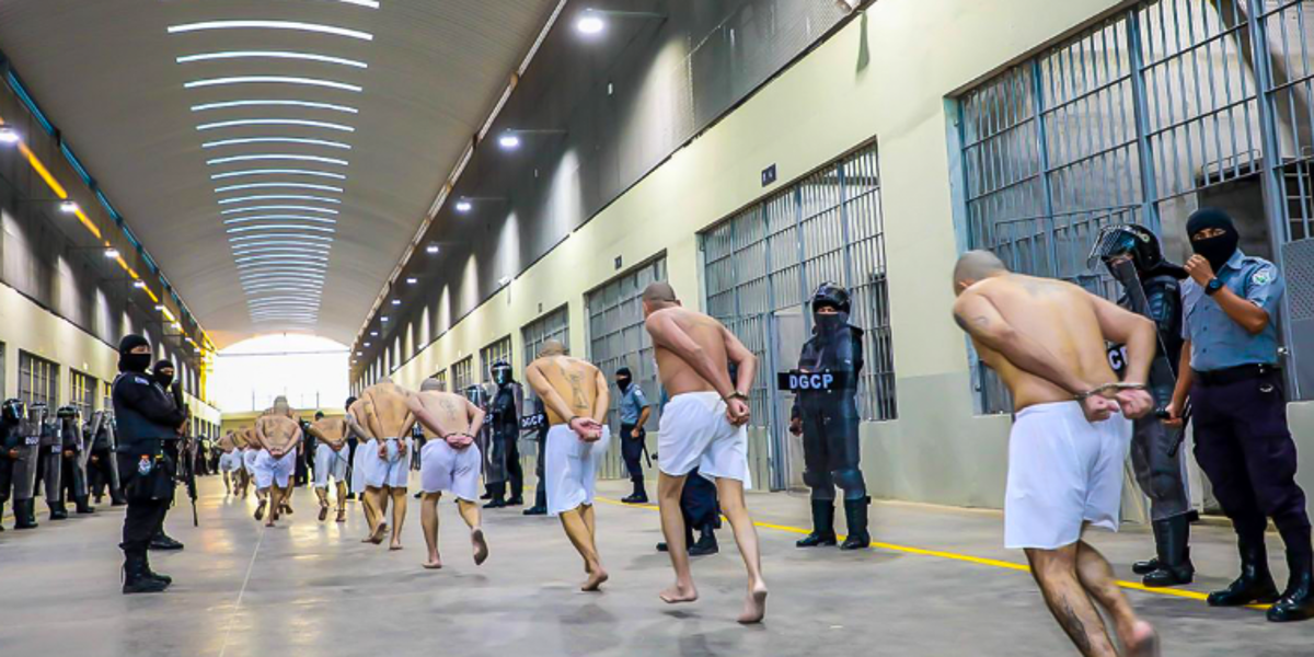 Muertos en cárceles de El Salvador en régimen de excepción eran personas sin juicio