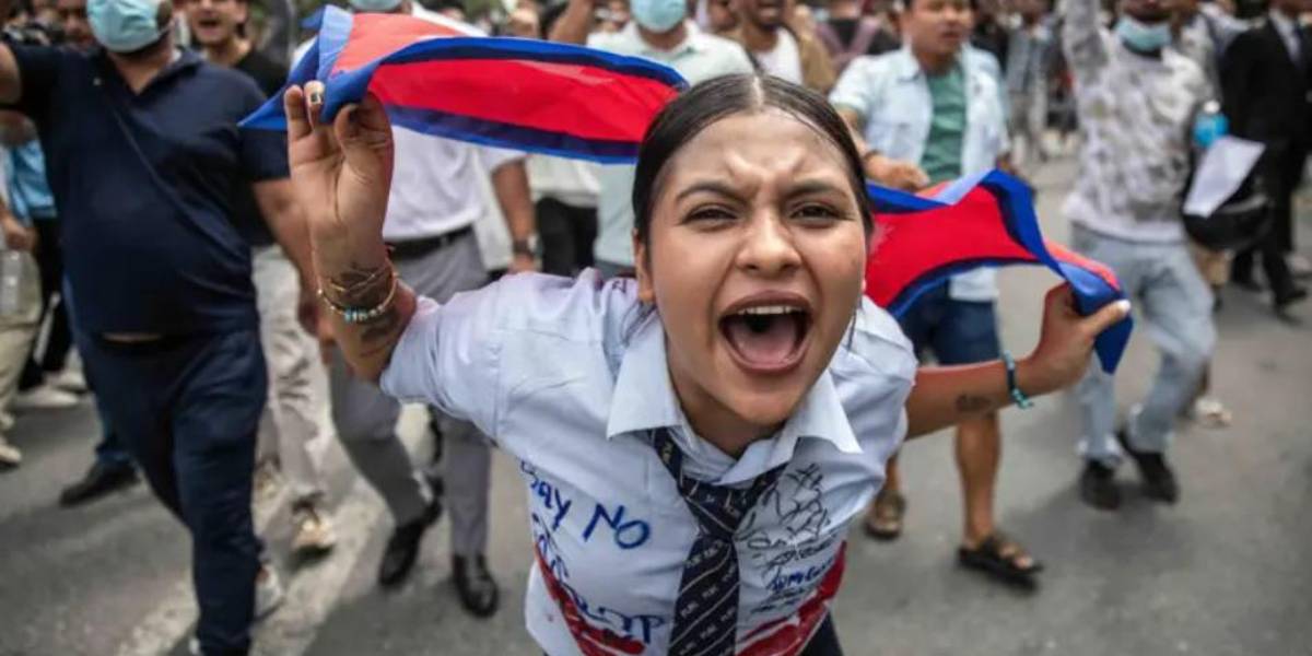 Las protestas de la generación Z por la prohibición de las redes sociales y contra la corrupción en Nepal que hicieron caer al primer ministro