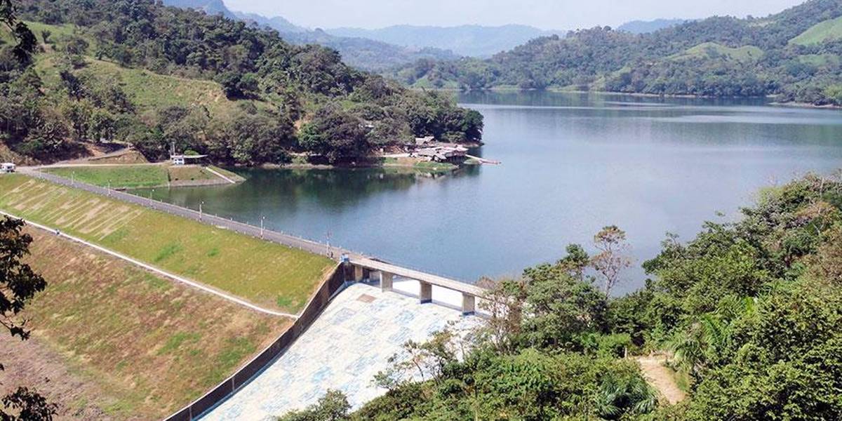 En el sistema trasvase Manabí no existe riesgo de desbordamiento