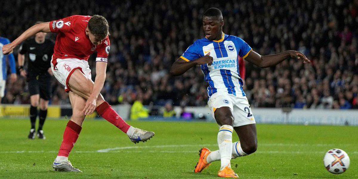 Moisés Caicedo fue titular de su equipo en el empate ante Nottingham Forest