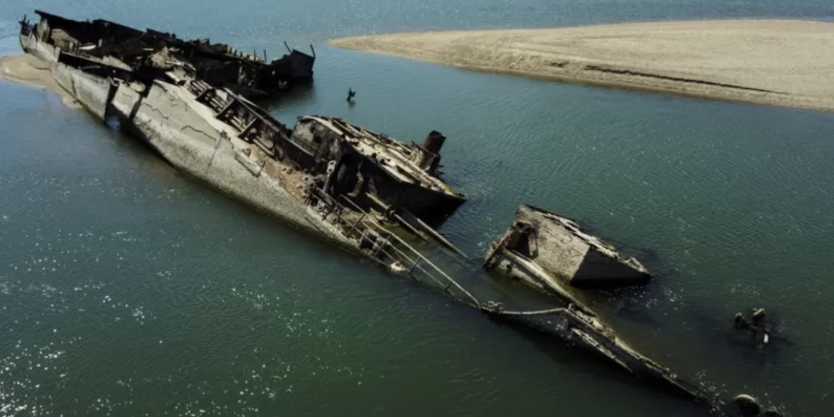 Buques de guerra nazis, el Stonehenge español y otros inesperados hallazgos que han dejado las sequías en Europa