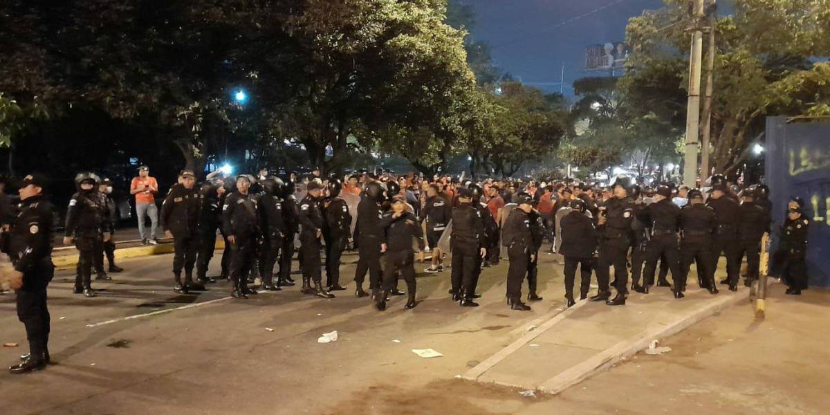 Siete heridos por disturbios en partido de fútbol en Guatemala