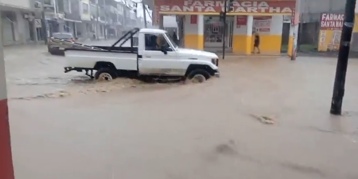 Chone sufre de nuevo inundaciones tras fuertes lluvias este 28 de febrero