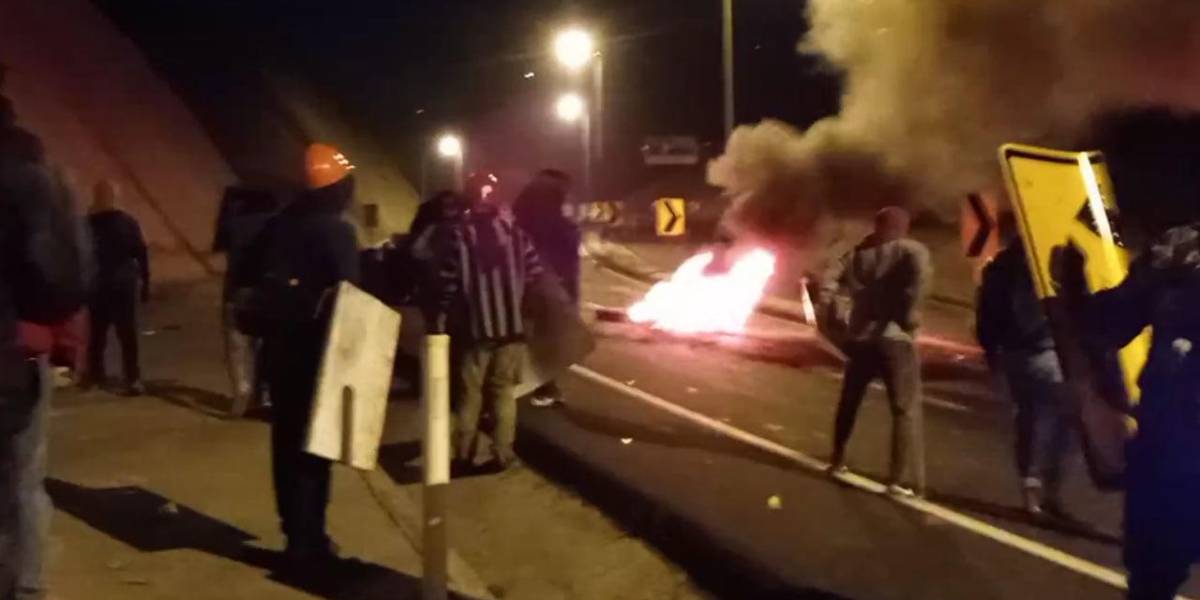 Cientos de manifestantes bloquearon la Panamericana Norte y Sur