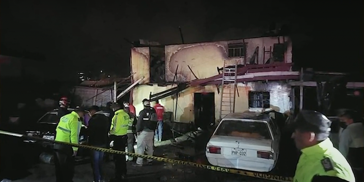 Una persona murió calcinada en un incendio, en Latacunga
