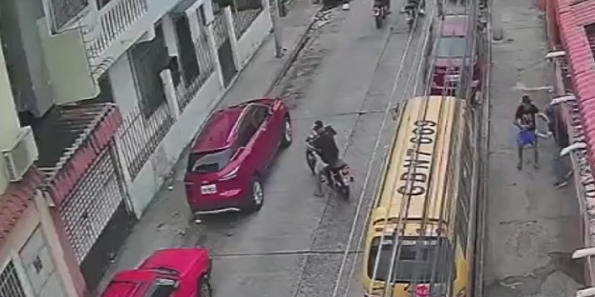 Guayaquil | Una banda de motociclistas aterroriza Las Acacias