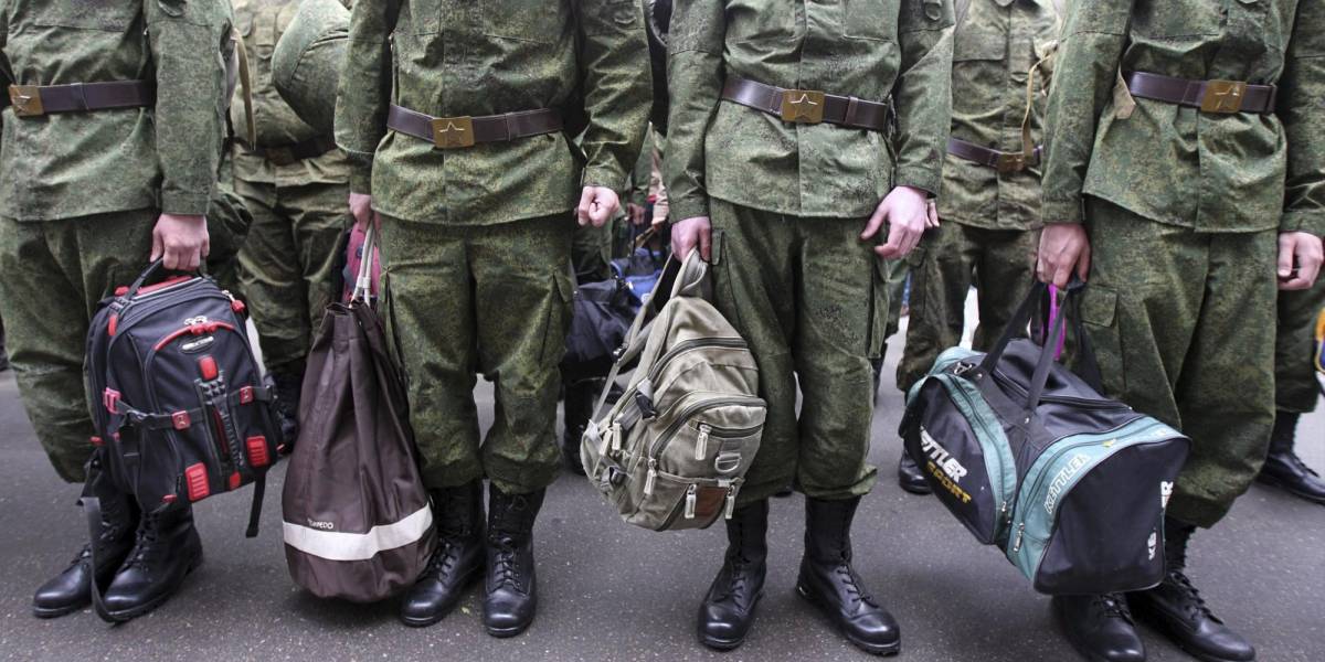 Tú eres un hombre, pórtate como tal, la polémica campaña de reclutamiento militar en Rusia