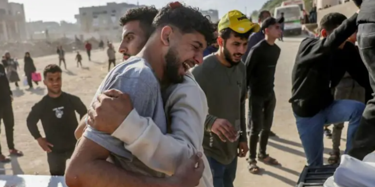 Nos llueven balas como si fuera un diluvio: Israel ataca el sur de Gaza y ya se superan los 50 000 muertos