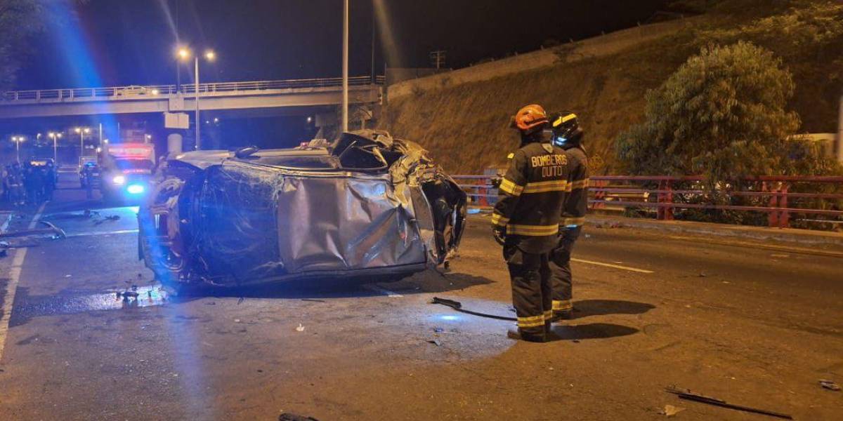 Quito: una persona murió y otra resultó herida en accidente de tránsito en la Ruta Viva