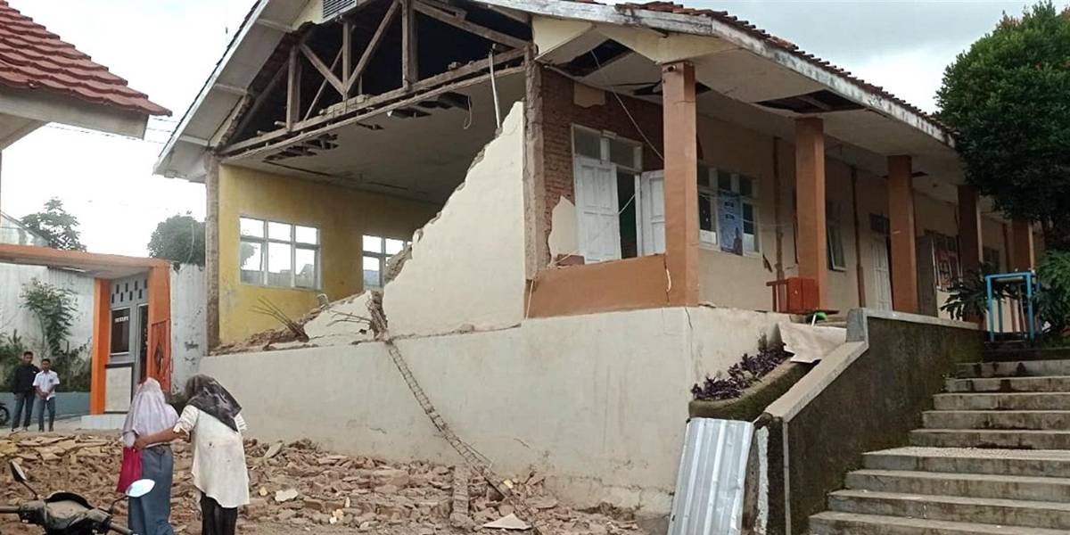 Ascienden a 162 los fallecidos por el terremoto en Indonesia