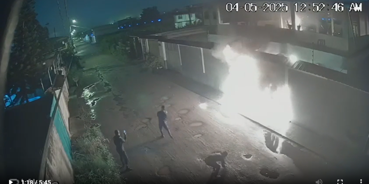 Lo que se sabe del atentado a la casa de un futbolista con bombas molotov en Quinindé, Esmeraldas