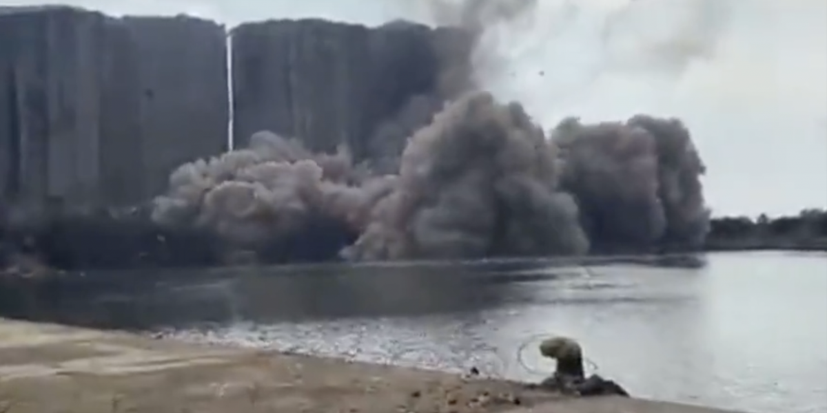 Colapsa parte de silos en puerto de Líbano tras una semana de incendios