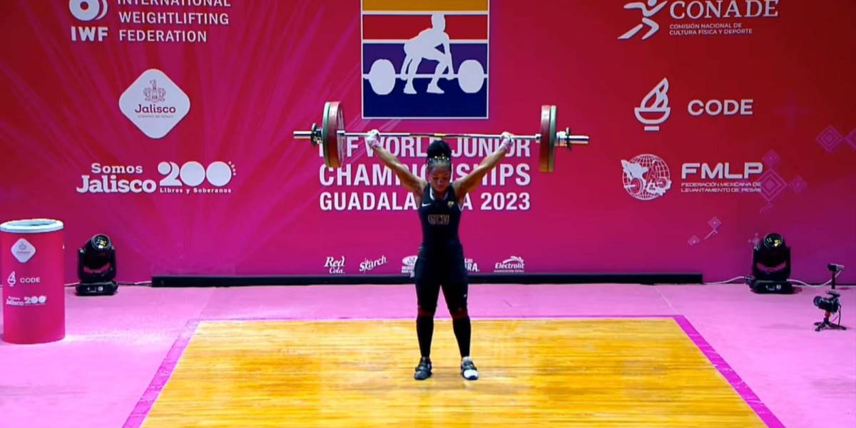 Jessica Palacios obtuvo triple medalla de plata en el Campeonato Mundial Juvenil en México