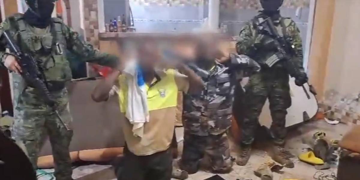 Esmeraldas: dos delincuentes usaban uniformes policiales para actividades ilícitas