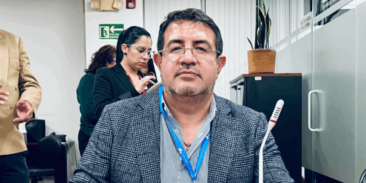 Recompensa de USD 100 mil por información sobre Santiago Díaz, asambleísta acusado de violación a una menor