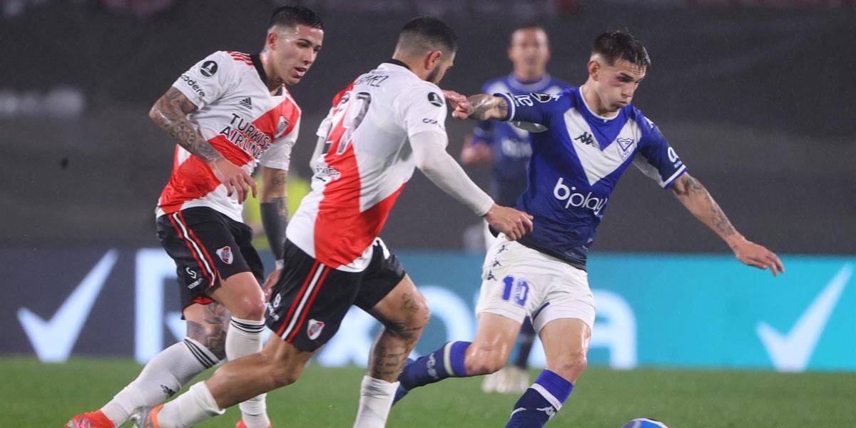 Vélez da el golpe y elimina a River en el estadio Monumental