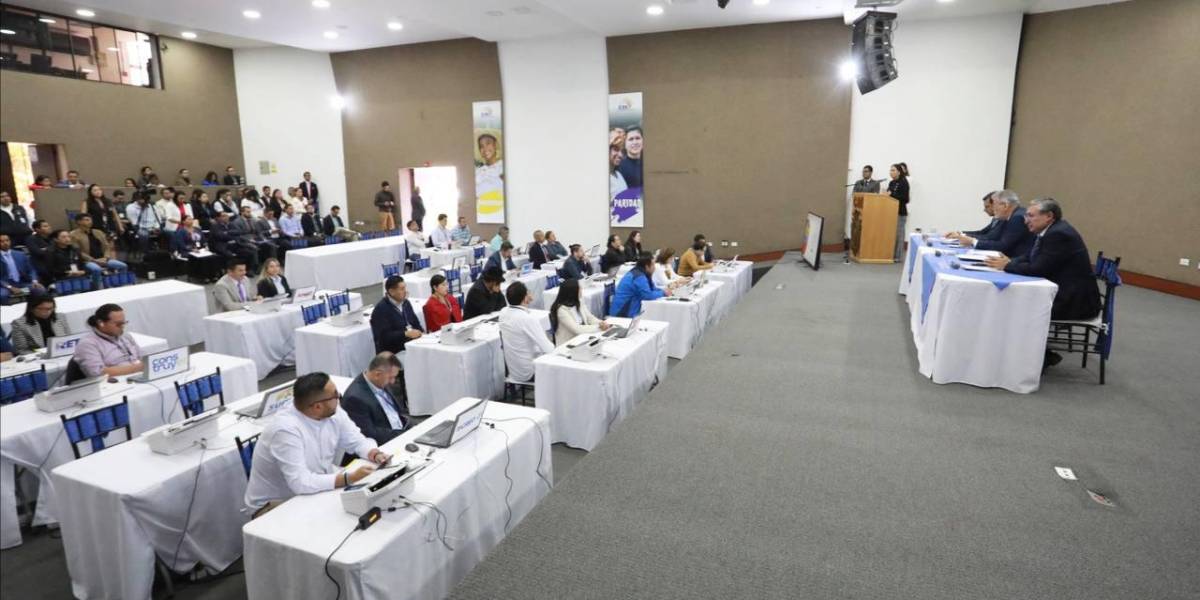 Elecciones 2025: el CNE capacita a organizaciones políticas sobre inscripción de candidaturas