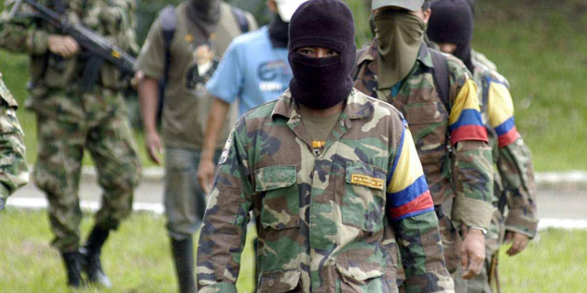 Presuntos miembros de las FARC exigen pagos para permitir el paso a frontera