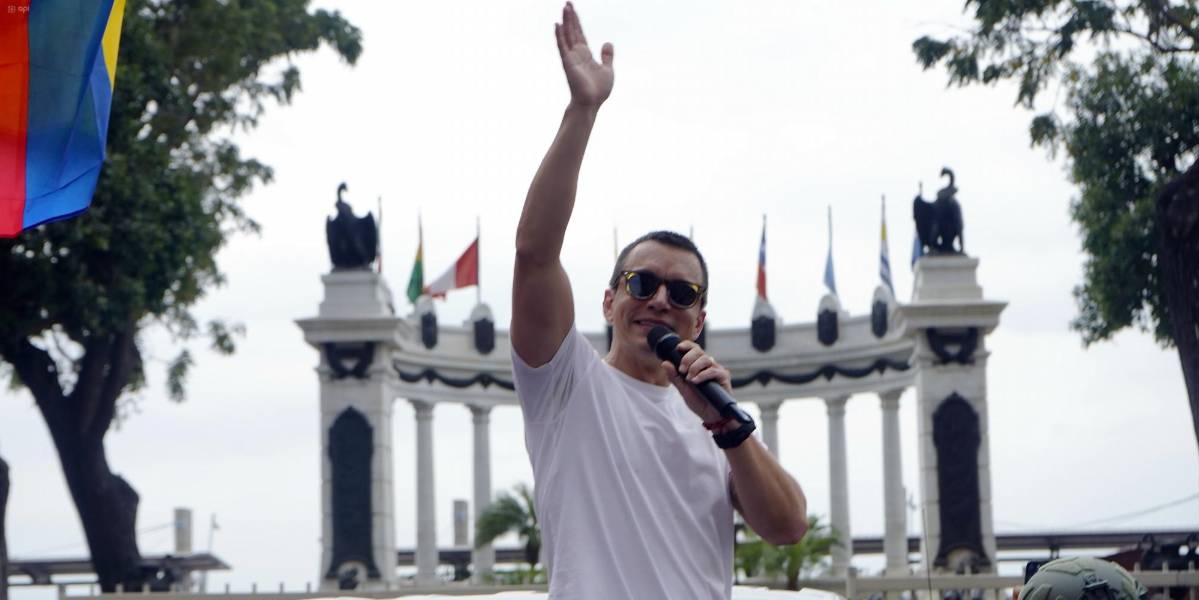 Daniel Noboa llama a defender la democracia sin posturas ni extremismos