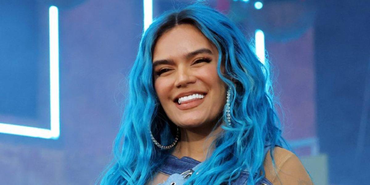 Karol G cambia de look, deja atrás su icónico cabello azul
