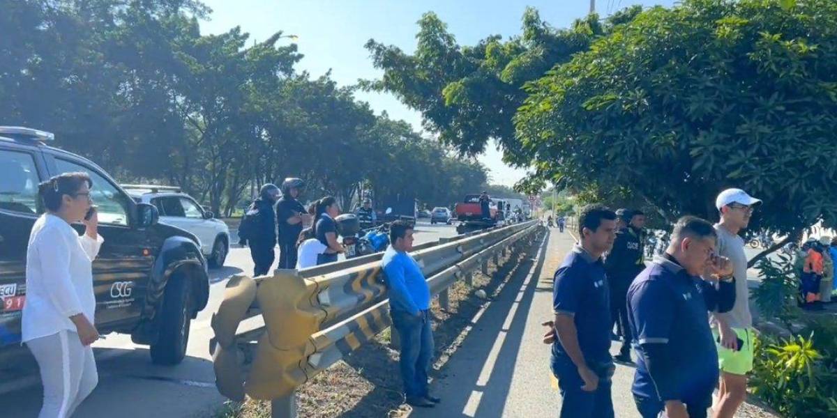 Indignación y tristeza en Guayaquil por la muerte de tres ciclistas en la Vía a la Costa